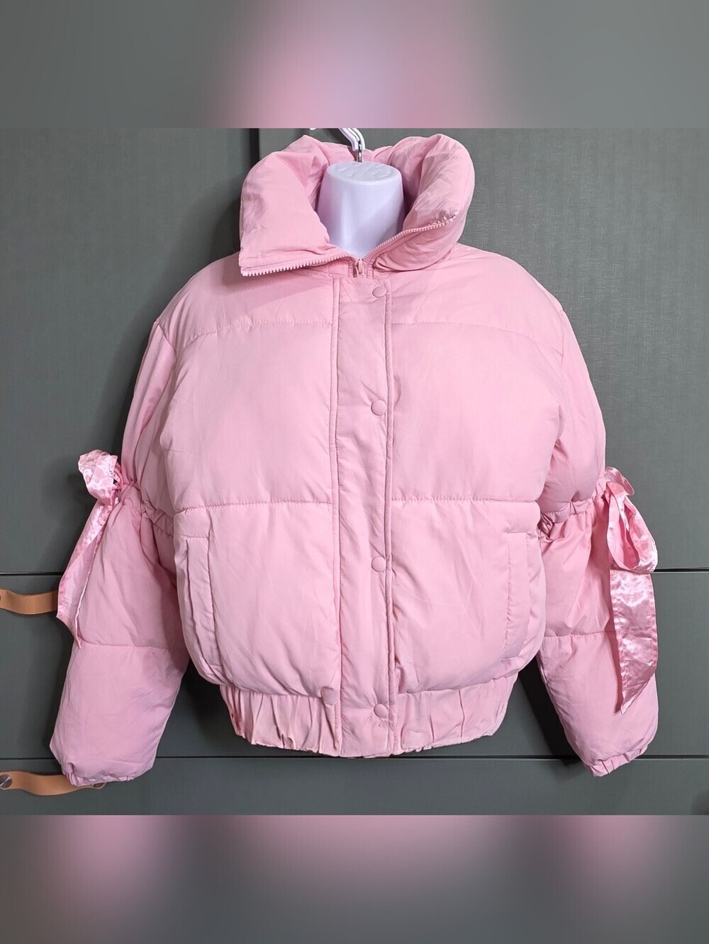 780. Madden Girl Pink Cropped Coquette Bow Puffer Jacket Medium
